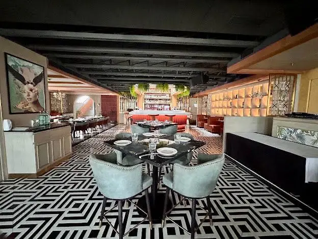 Zurii Kitchen And Bar interior